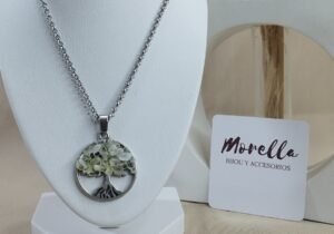 Cadena con dije en piedra de la luna
