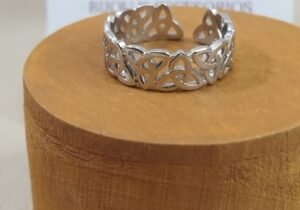 Anillo nudo de bruja (plateado)
