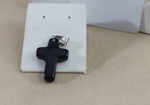 Dije en obsidiana negra
