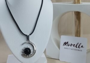 Cordón con dije de obsidiana negra