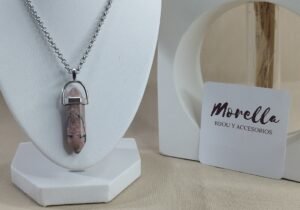 Cadena con dije de rodonita