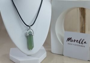 Cordón con dije cuarzo verde