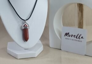 Cordón con dije jaspe rojo