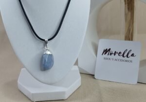 Cordón con dije cuarzo azul