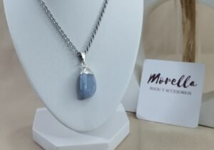 Cadena con dije de cuarzo azul