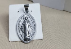 Dije de Virgen Milagrosa