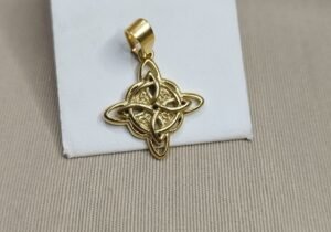 Dije nudo de bruja celta (dorado chico)
